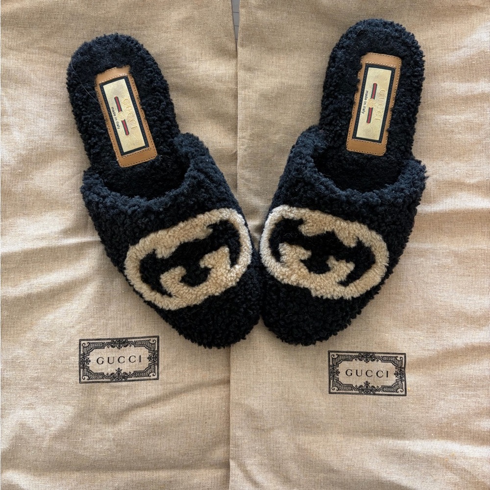 Gucci Black and Tan Eileen Shearling Slippers with shoe bags